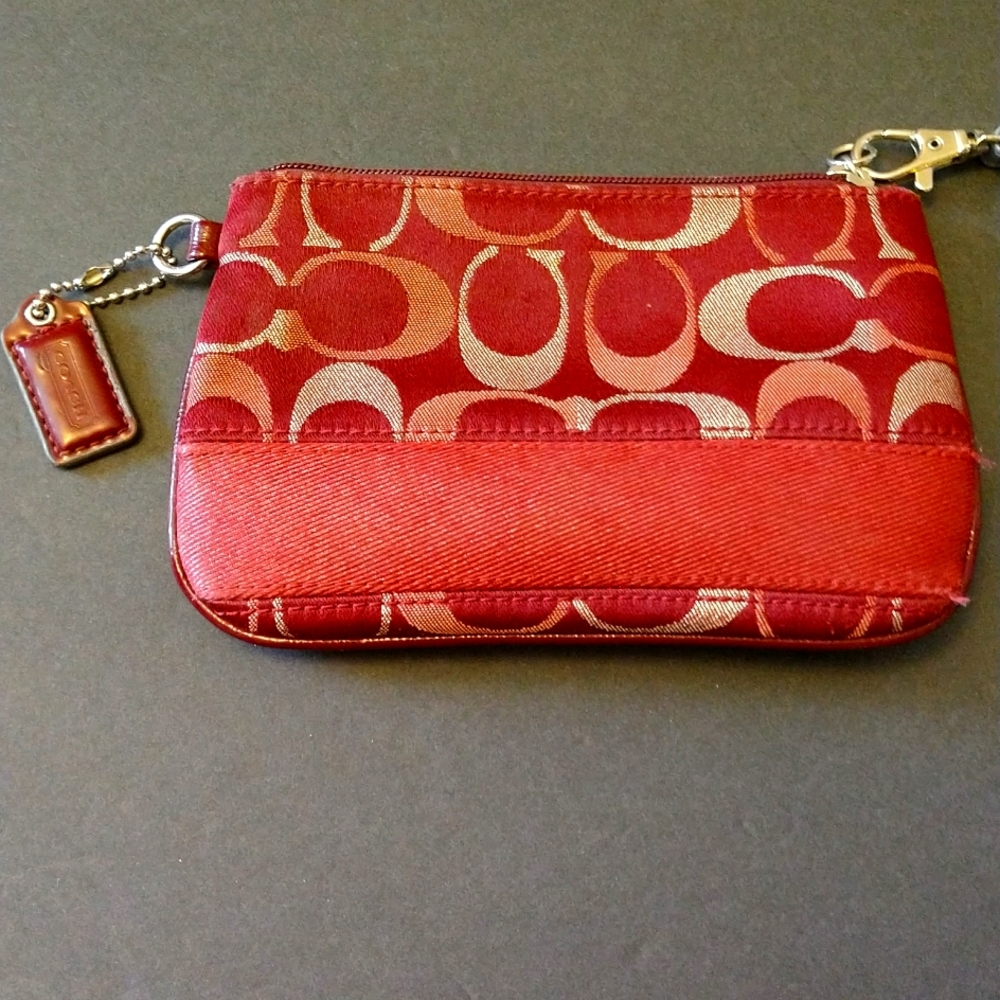 VGUC. Coach wristlet.